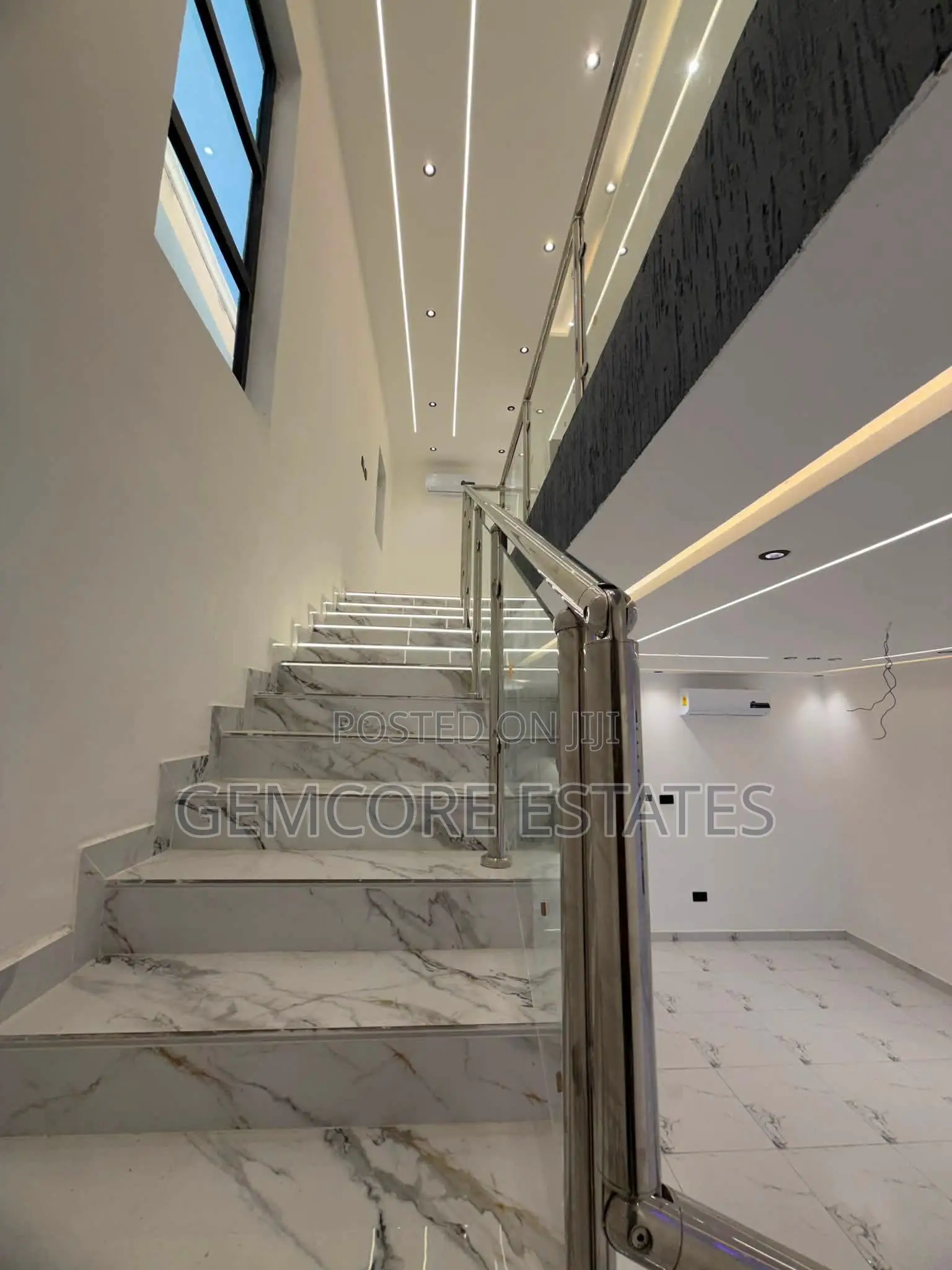 3bdrm House in Community 8, Lake Side Estate for sale