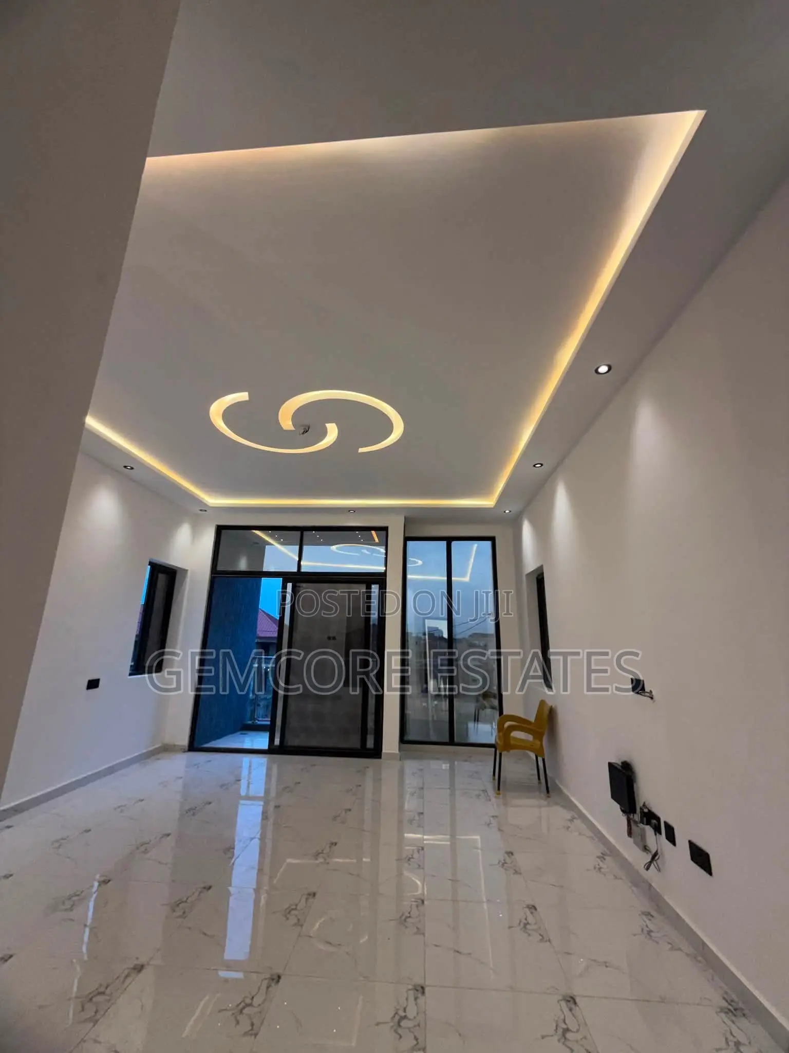 3bdrm House in Community 8, Lake Side Estate for sale