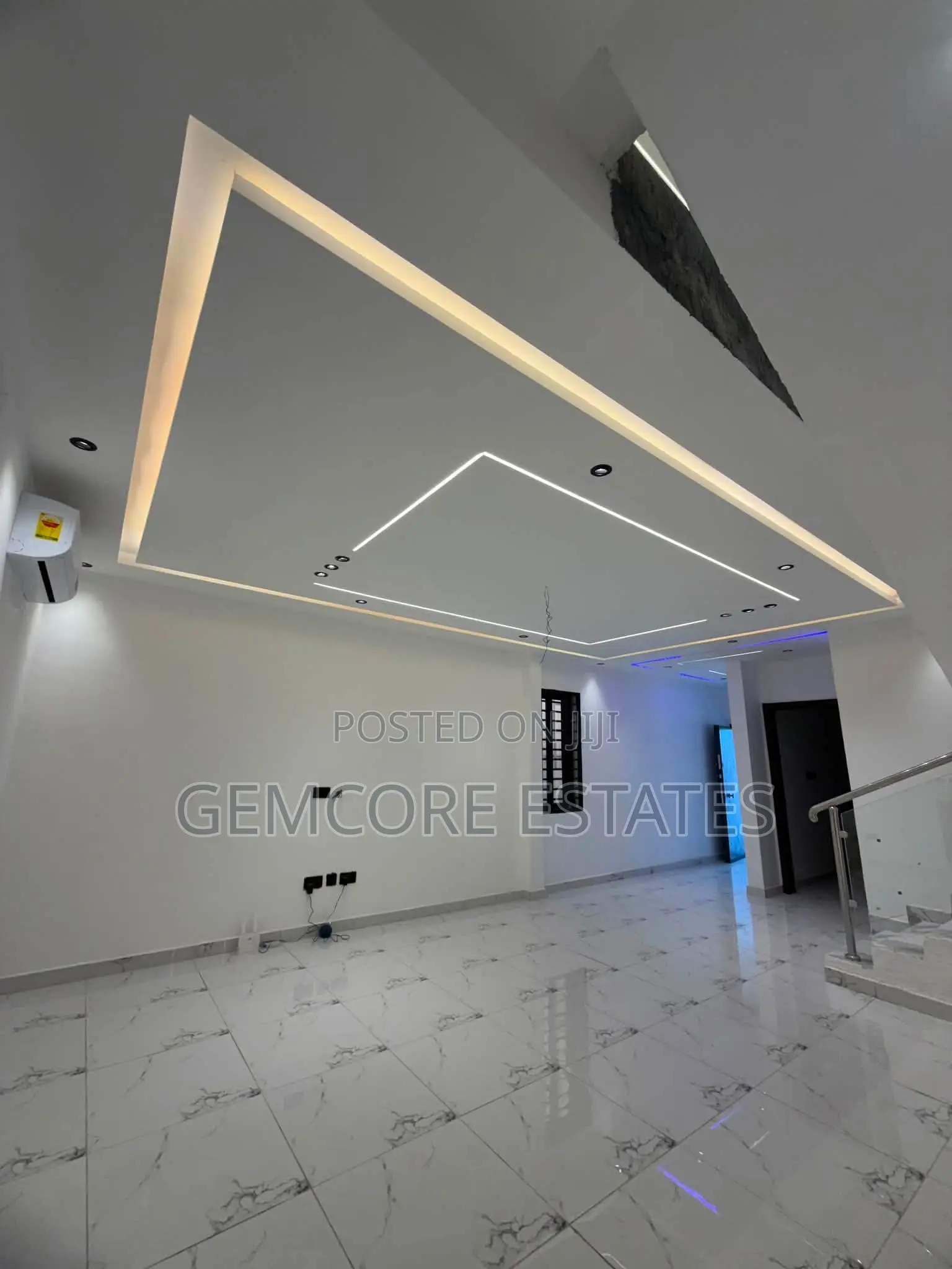 3bdrm House in Community 8, Lake Side Estate for sale