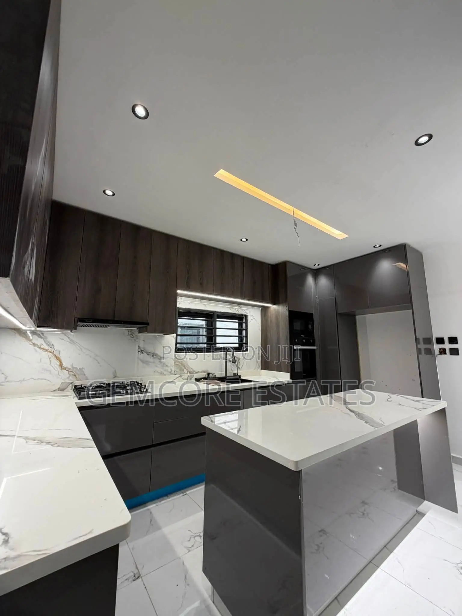 3bdrm House in Community 8, Lake Side Estate for sale