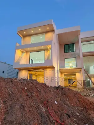 7bdrm Mansion in Adjiringanor, Adjiriganor for sale