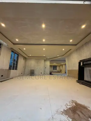 7bdrm Mansion in Adjiringanor, Adjiriganor for sale