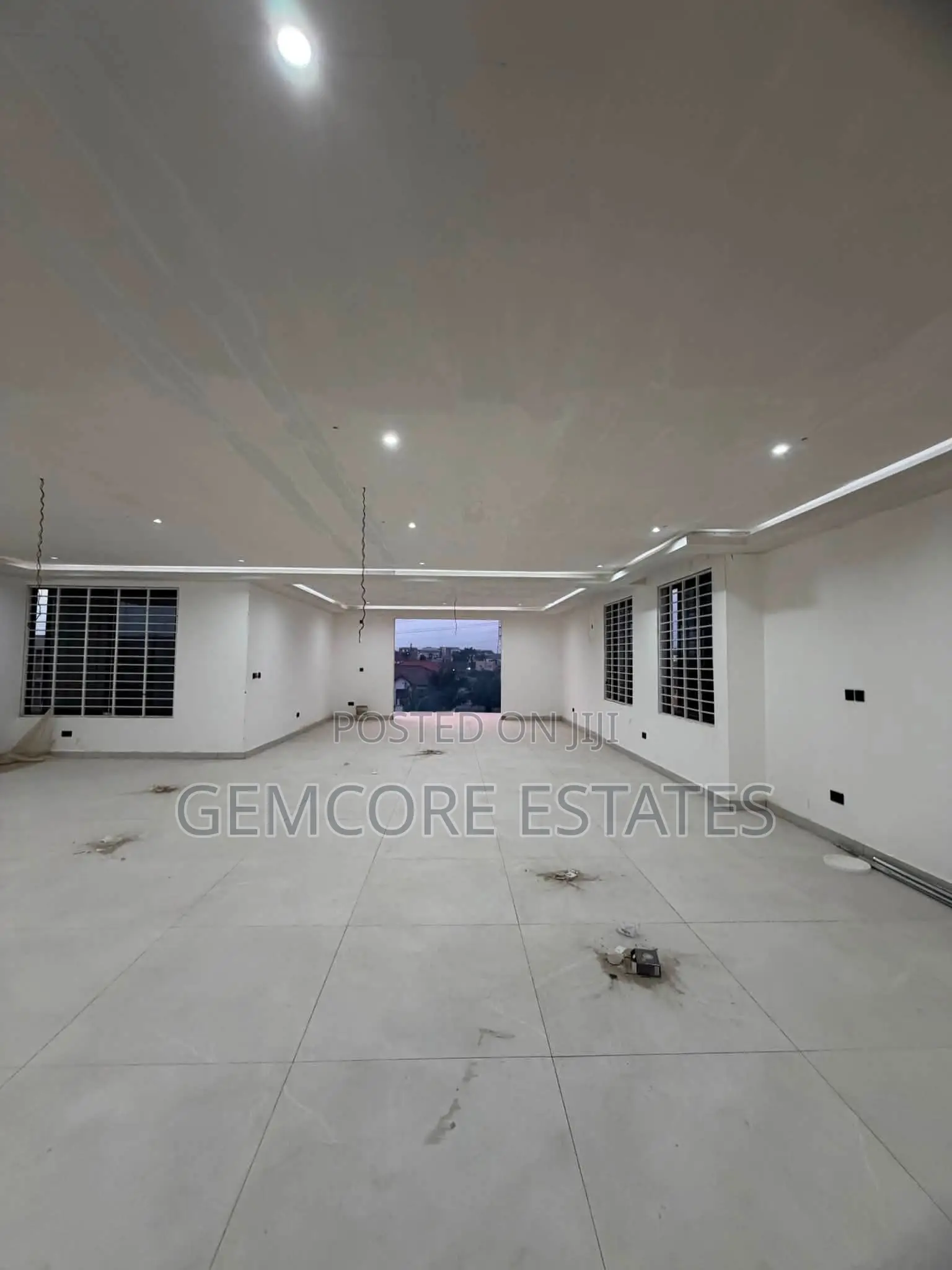 7bdrm Mansion in Adjiringanor, Adjiriganor for sale