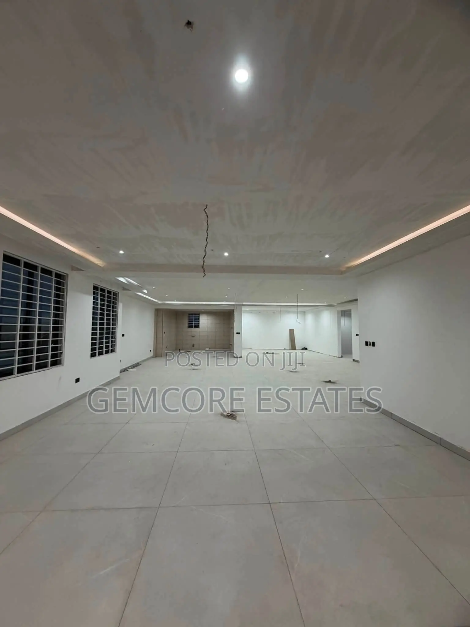 7bdrm Mansion in Adjiringanor, Adjiriganor for sale