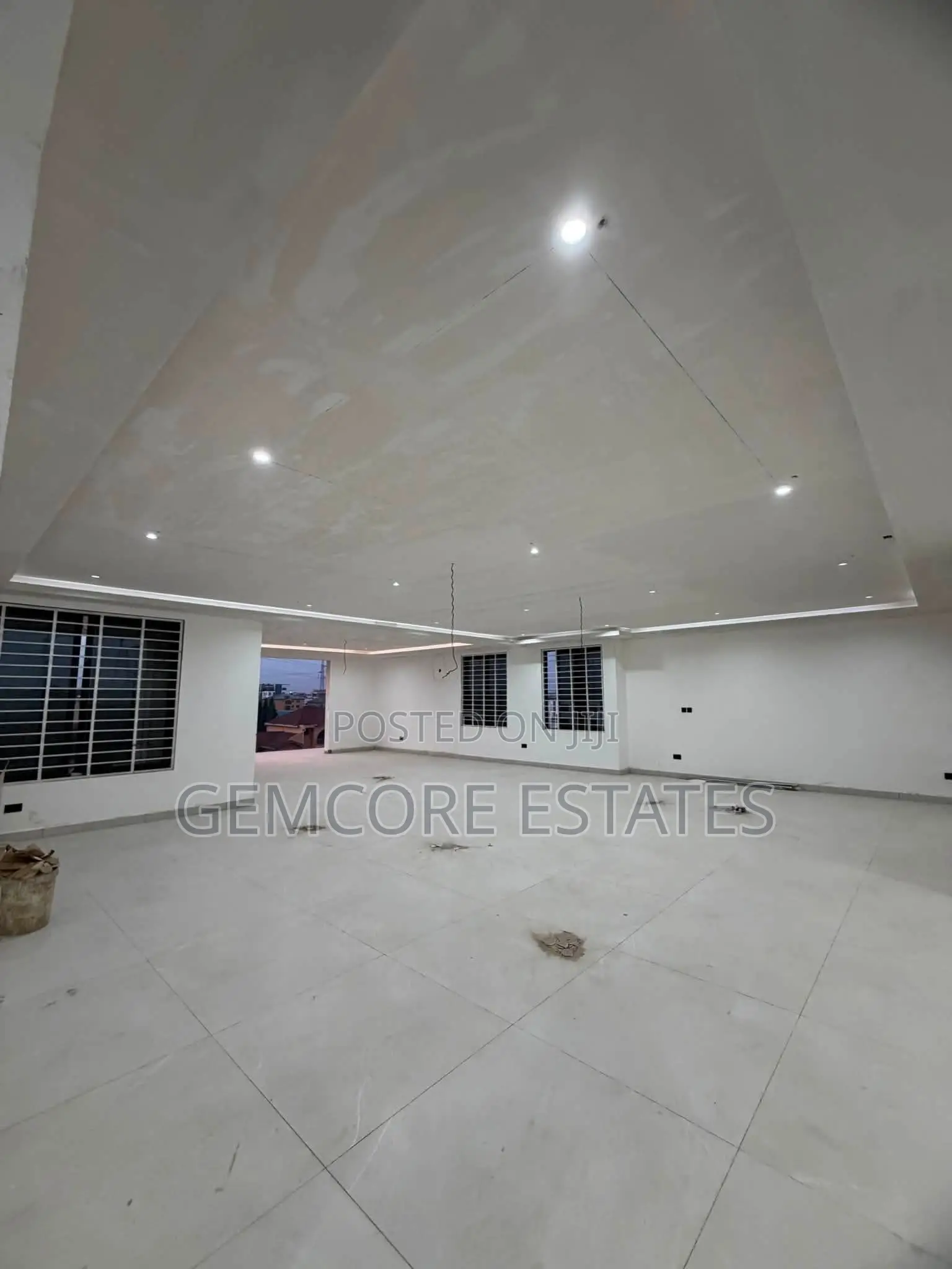 7bdrm Mansion in Adjiringanor, Adjiriganor for sale
