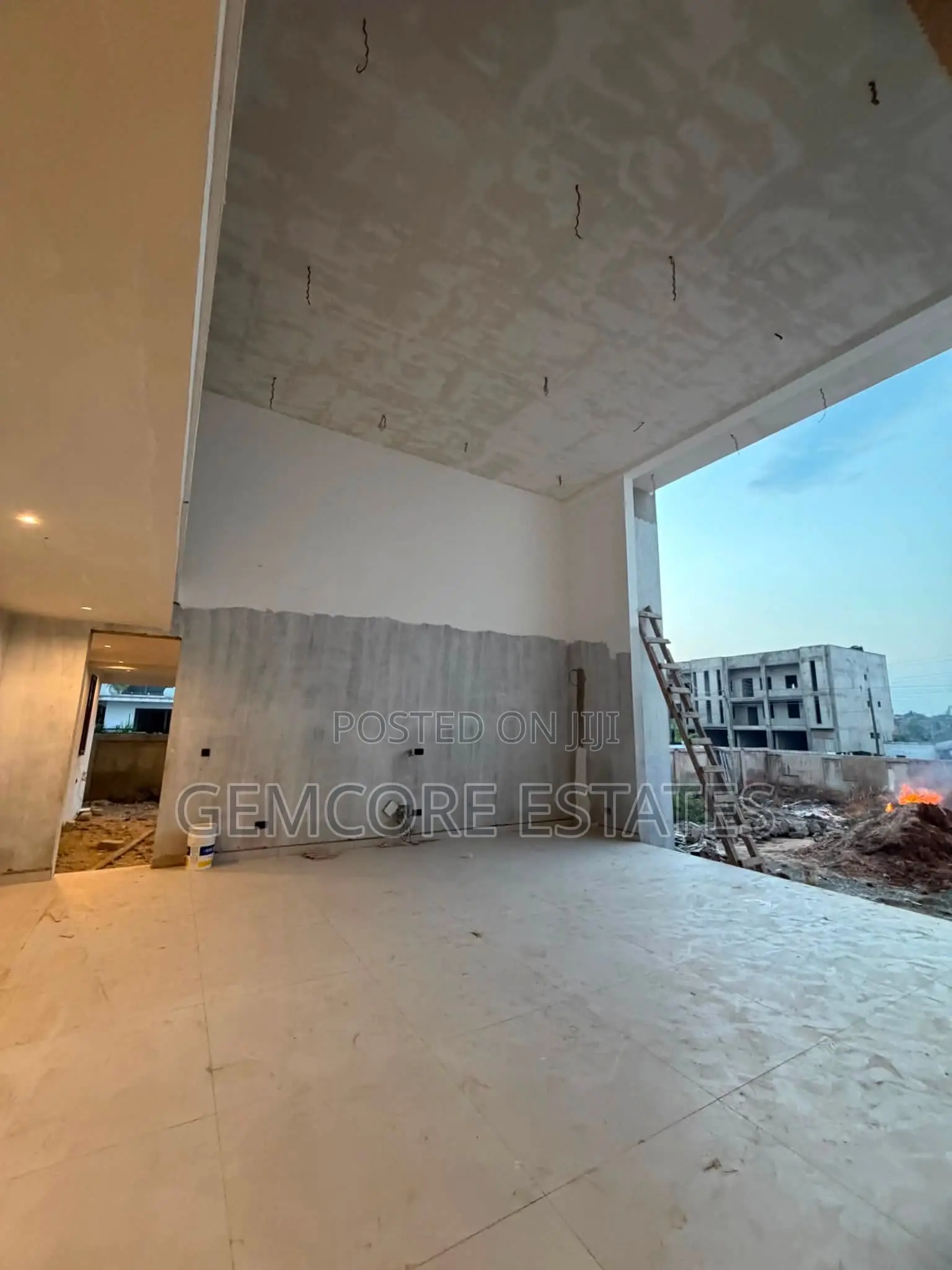 7bdrm Mansion in Adjiringanor, Adjiriganor for sale
