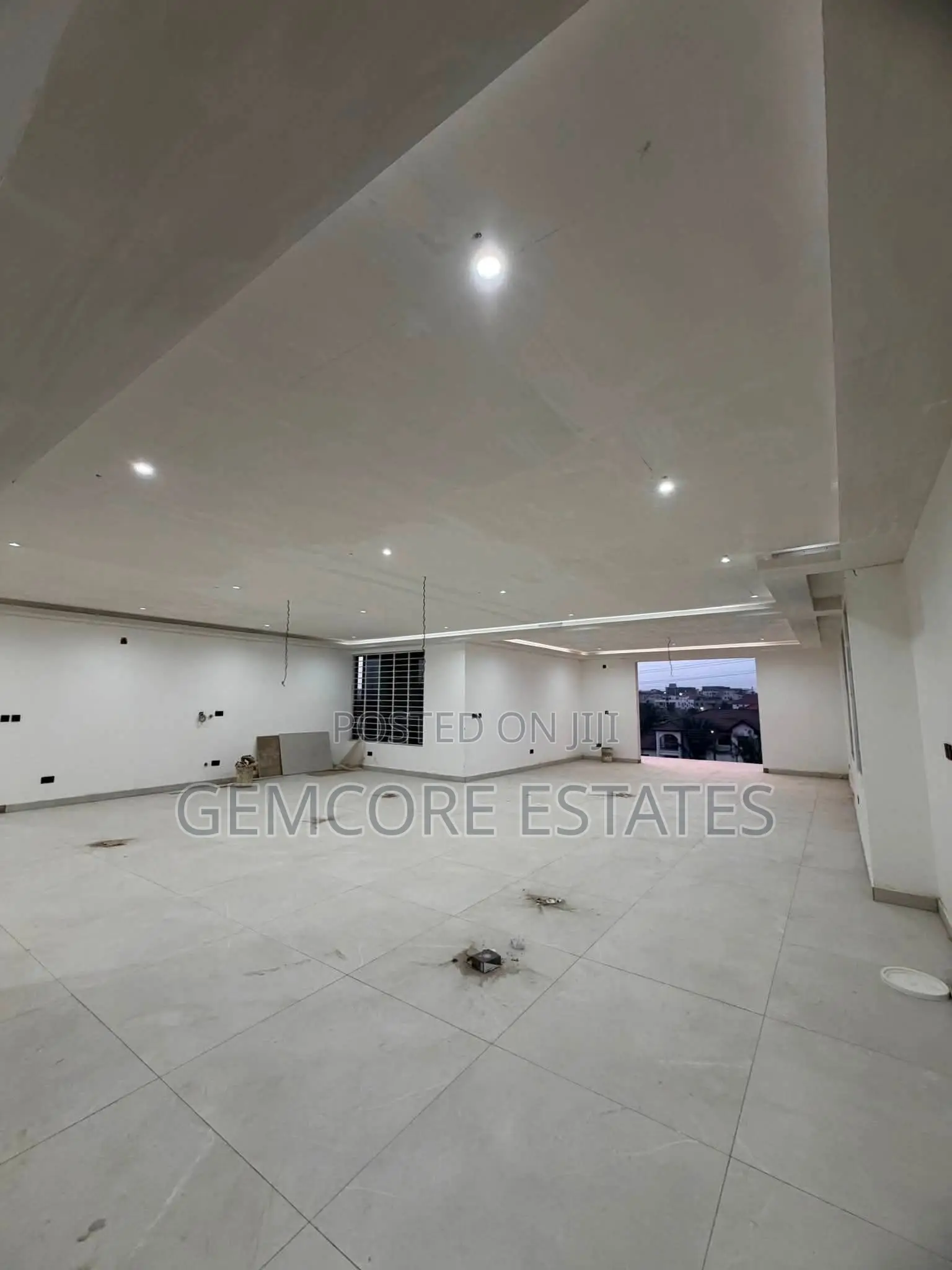 7bdrm Mansion in Adjiringanor, Adjiriganor for sale