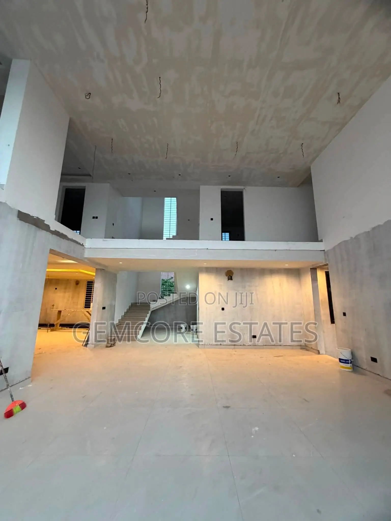 7bdrm Mansion in Adjiringanor, Adjiriganor for sale