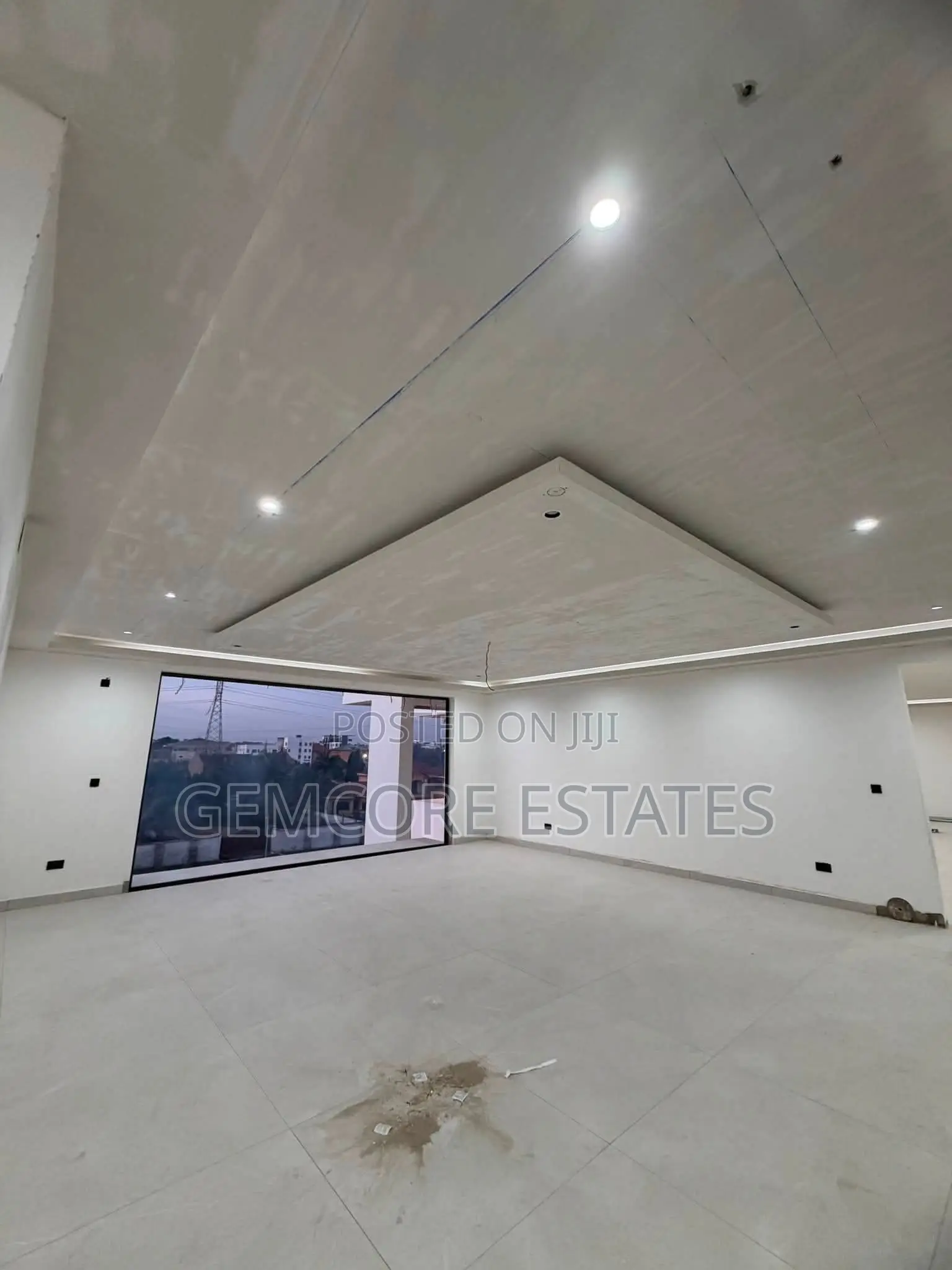 7bdrm Mansion in Adjiringanor, Adjiriganor for sale