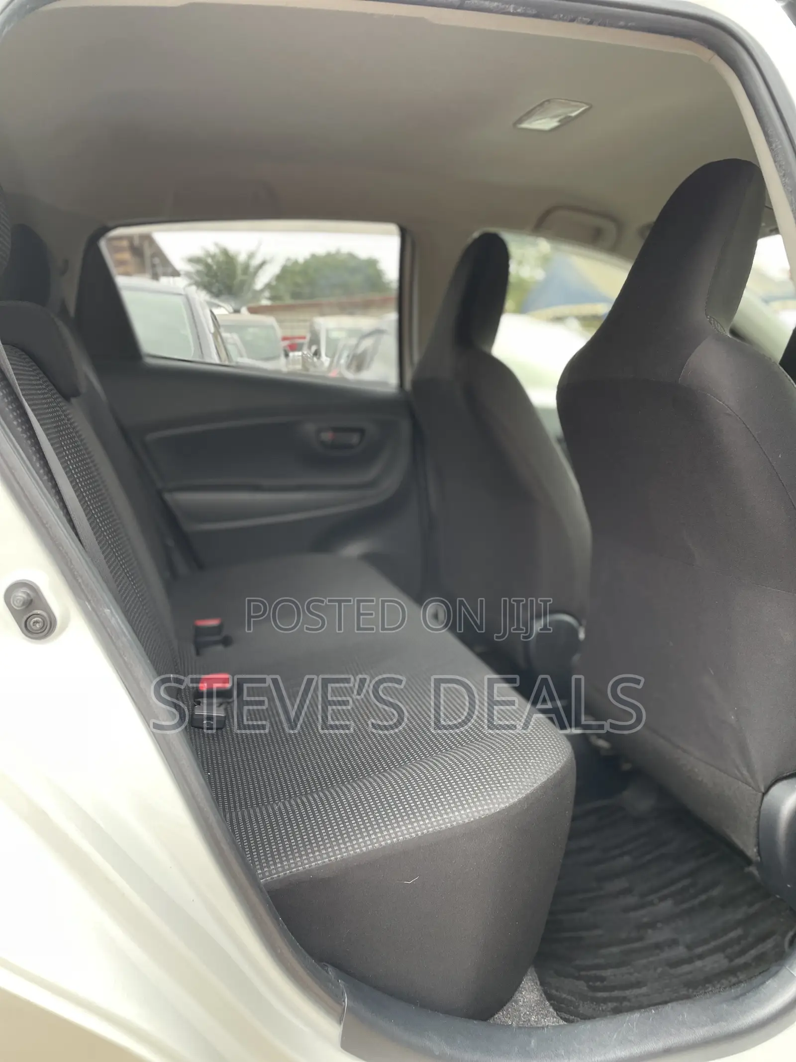 Toyota Vitz 1.3 FWD 5dr 2015 White