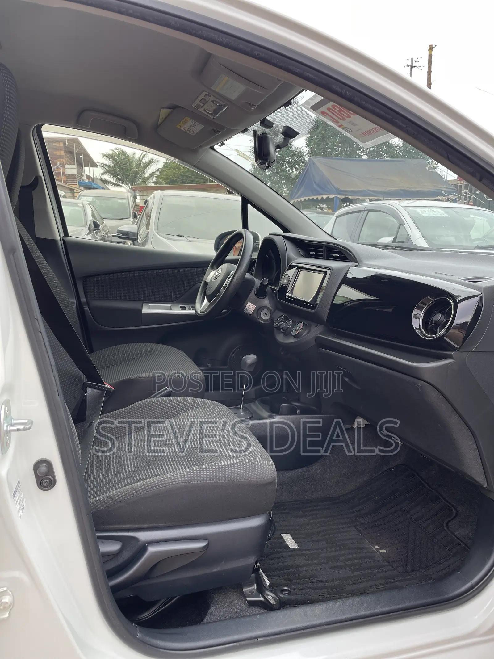 Toyota Vitz 1.3 FWD 5dr 2015 White