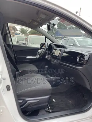 Toyota Vitz 1.3 FWD 5dr 2015 White