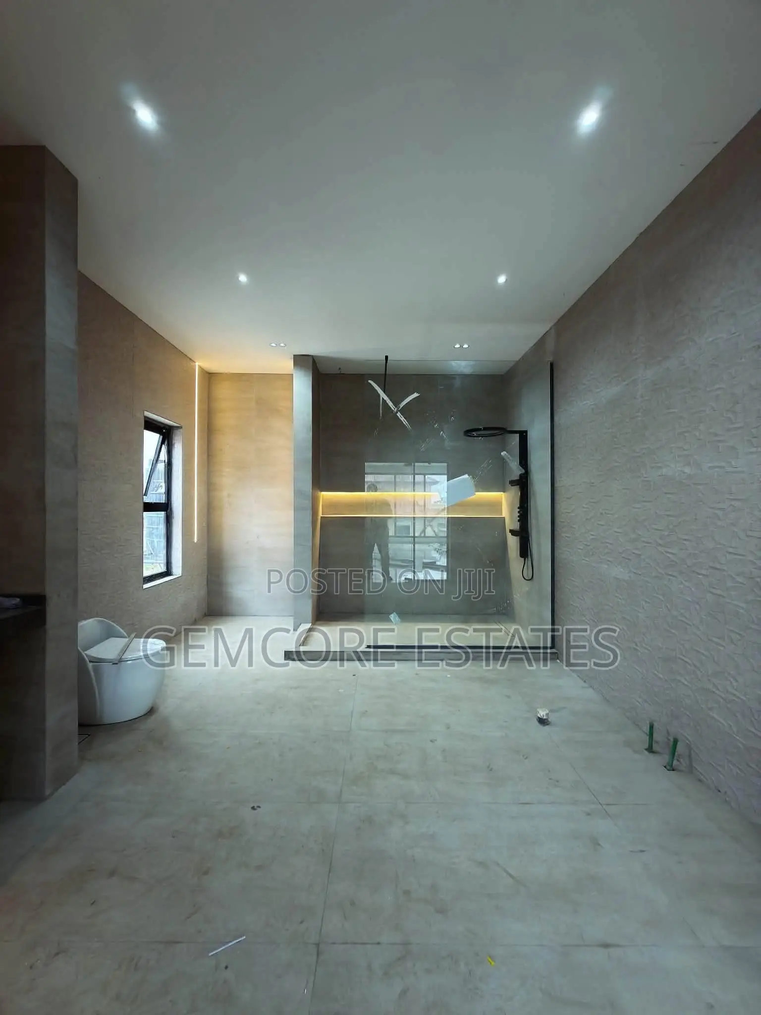4bdrm House in Adjiringanor, Adjiriganor for sale