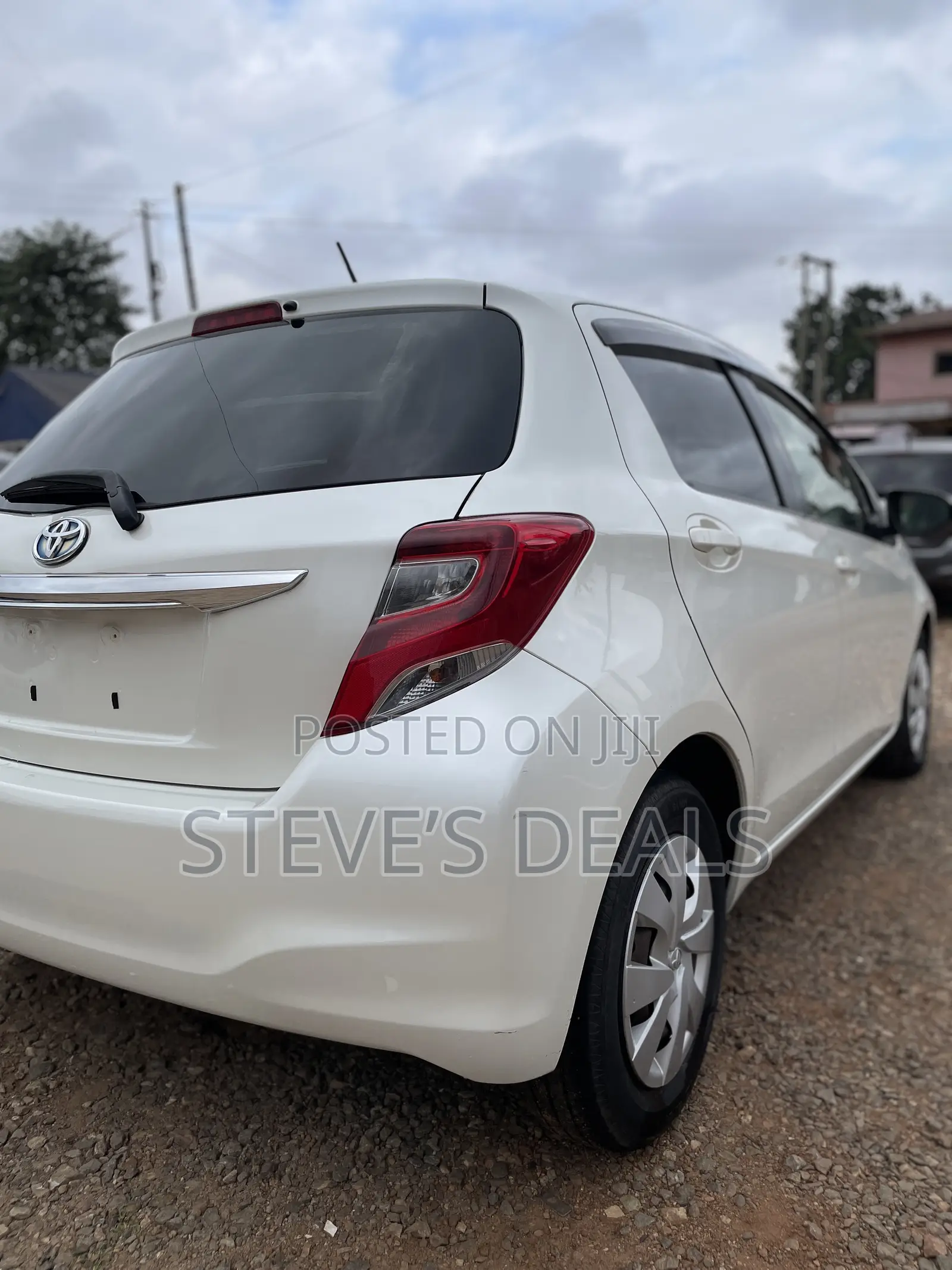 Toyota Vitz 1.3 FWD 5dr 2015 White