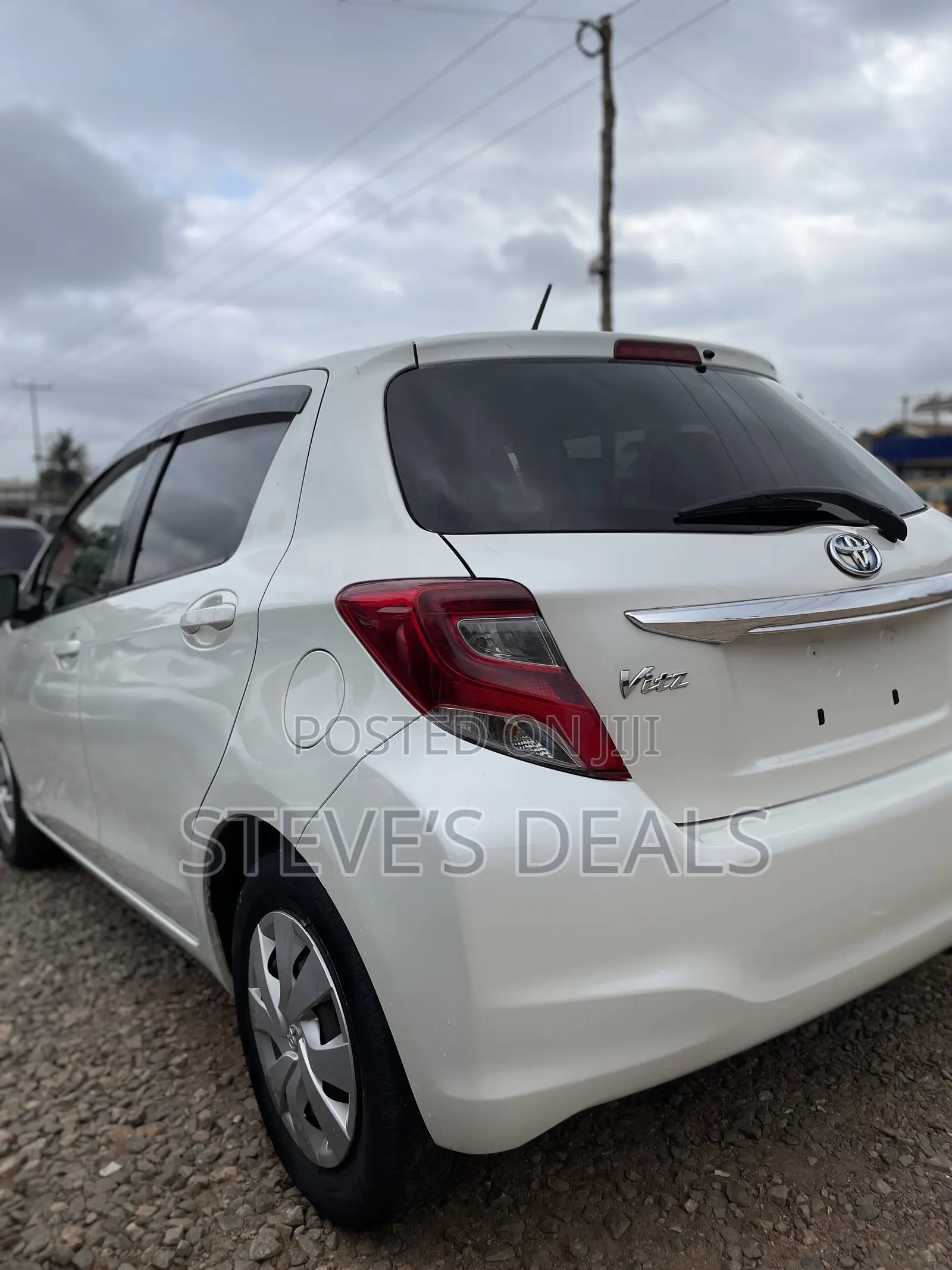 Toyota Vitz 1.3 FWD 5dr 2015 White