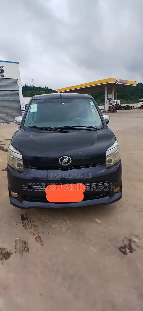 Toyota Voxy 2012 Black