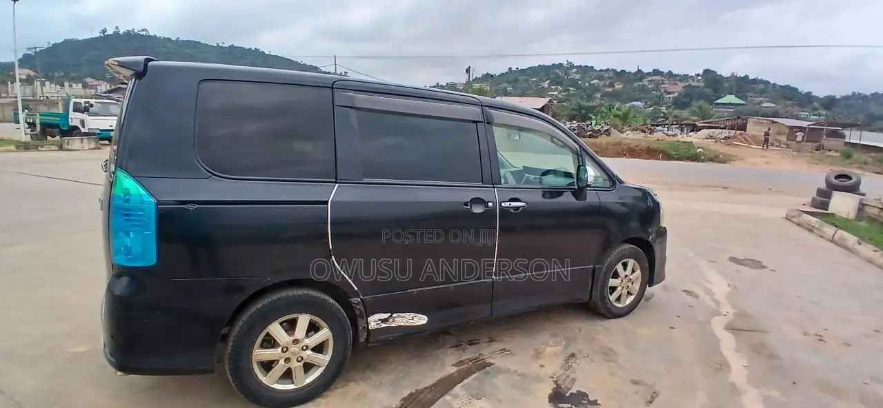 Toyota Voxy 2012 Black