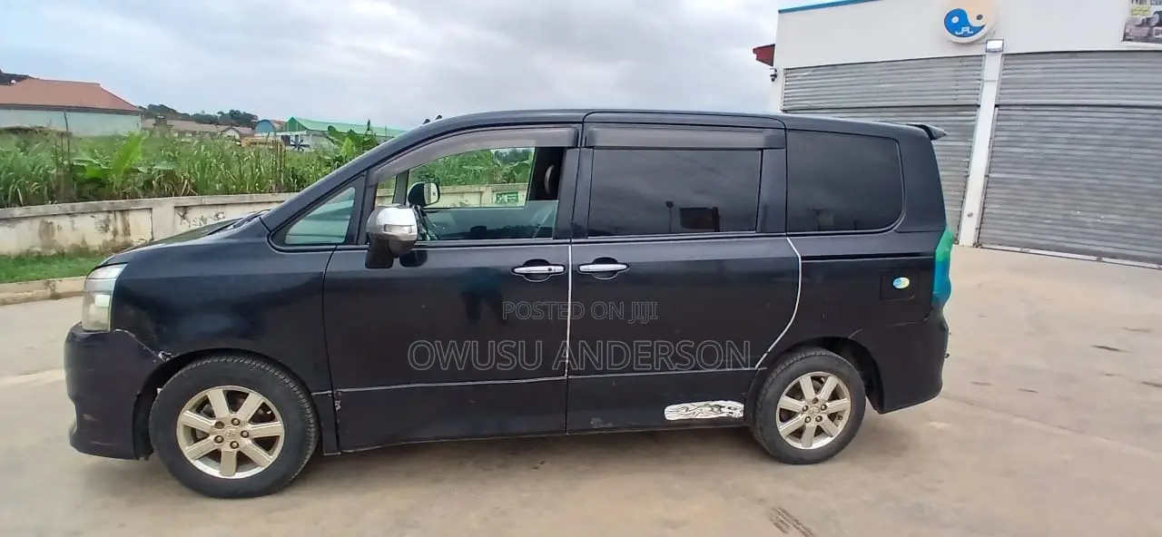 Toyota Voxy 2012 Black