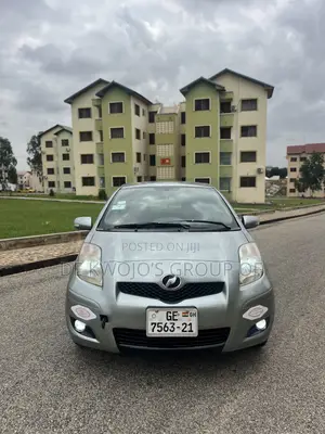 Toyota Vitz 2010 Green