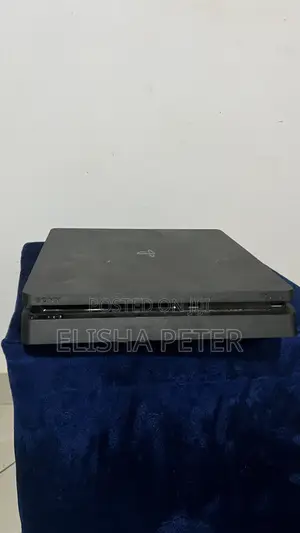 Sony PS4 Slim
