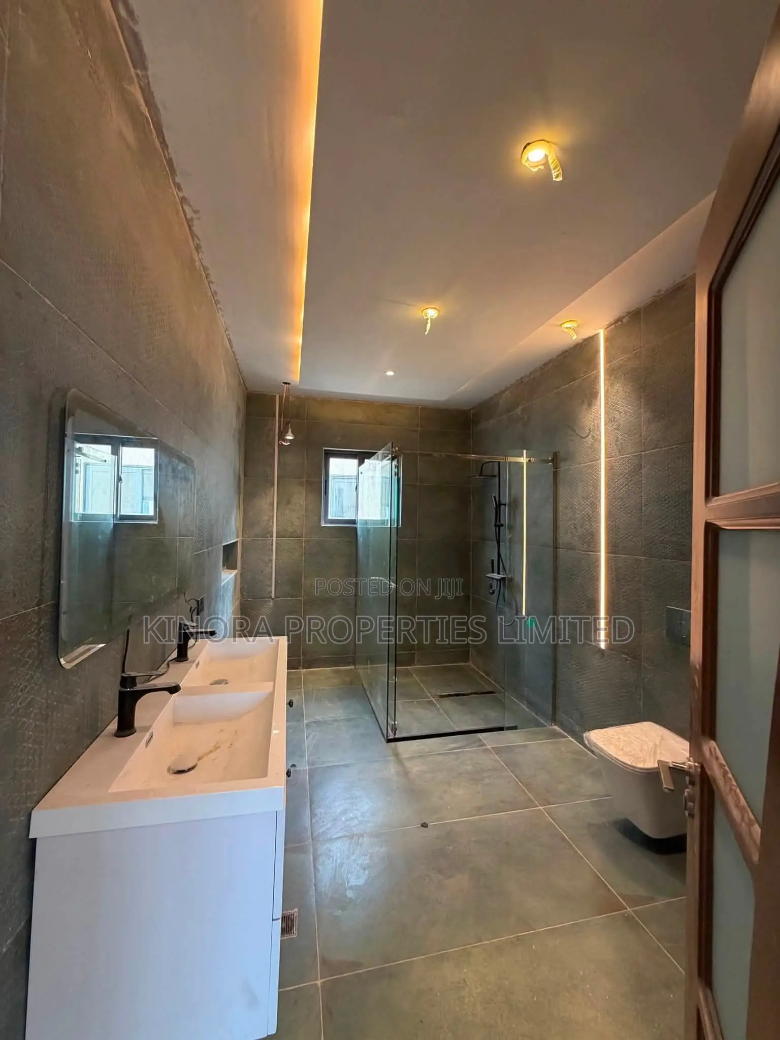 5bdrm Duplex in East Legon Hills, Accra Metropolitan for sale