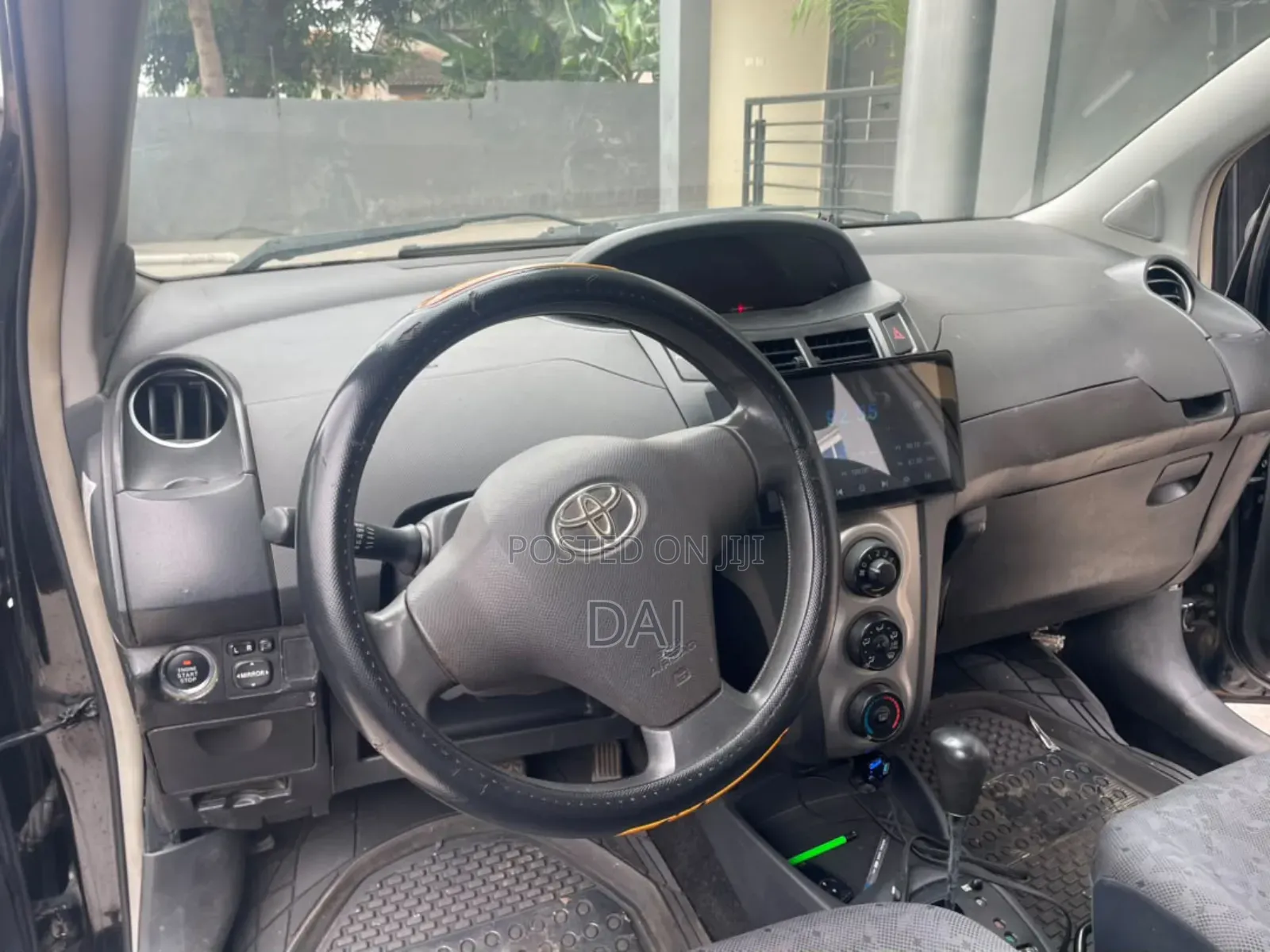 Toyota Vitz 1.3 AWD 3dr 2010 Black