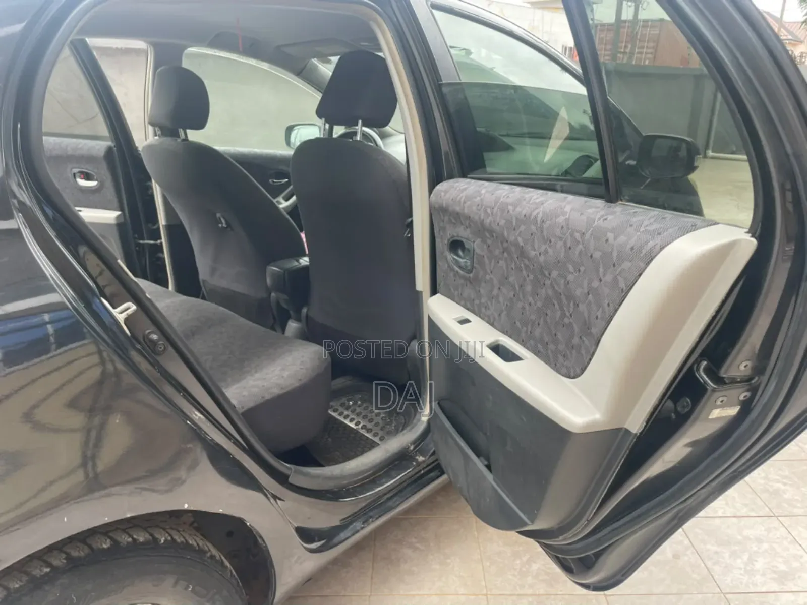 Toyota Vitz 1.3 AWD 3dr 2010 Black