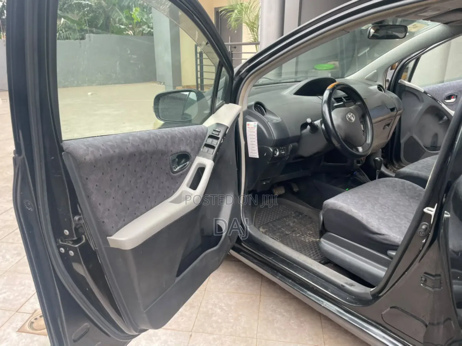 Toyota Vitz 1.3 AWD 3dr 2010 Black