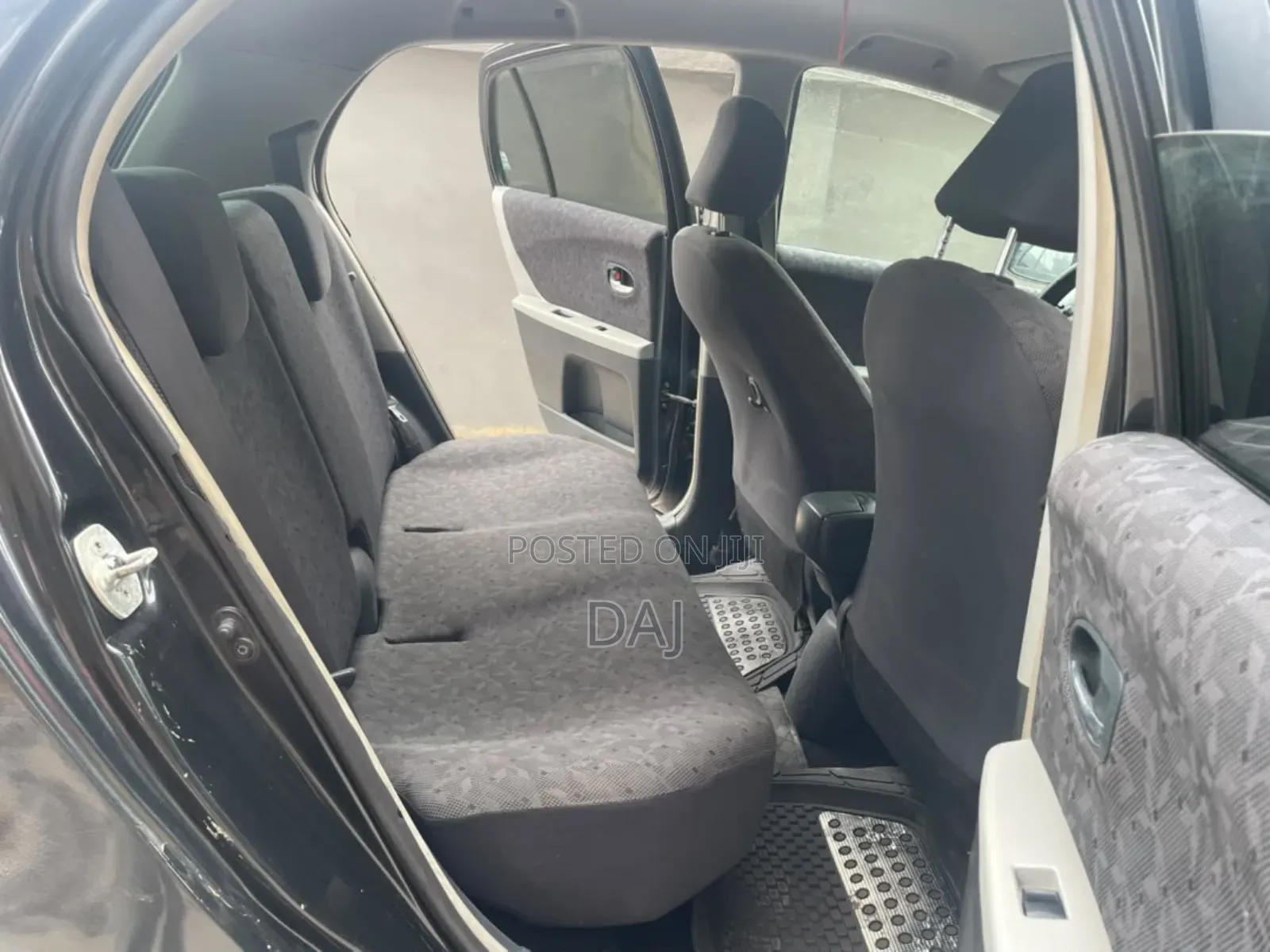 Toyota Vitz 1.3 AWD 3dr 2010 Black