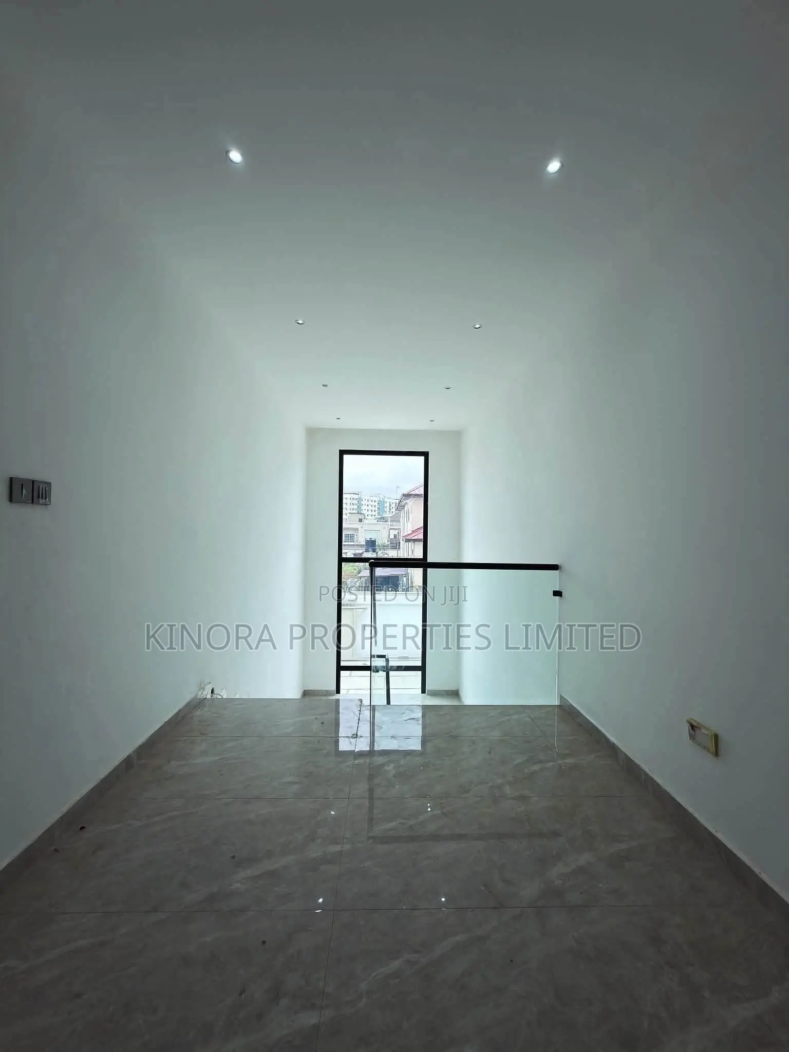 5bdrm Duplex in East Legon for sale