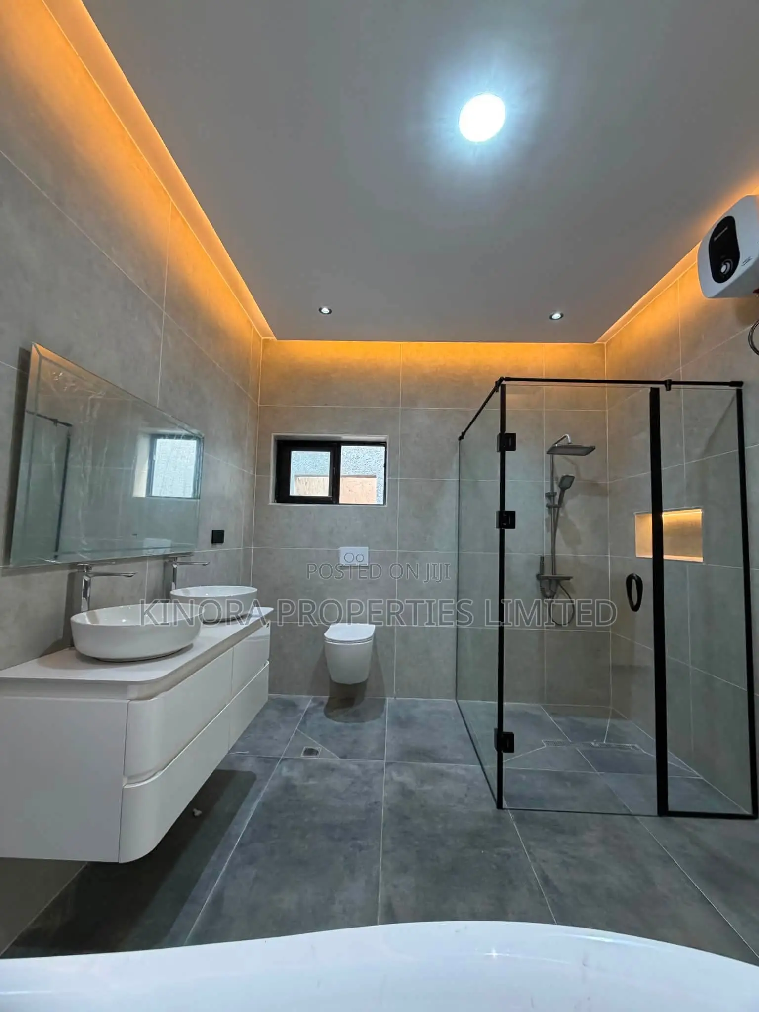 5bdrm Duplex in North Legon for sale