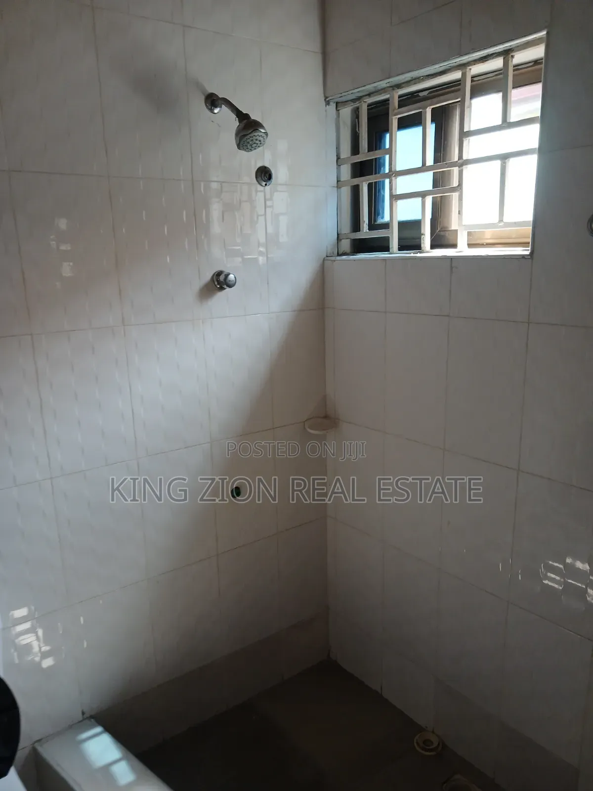 2bdrm Apartment in Awoshie, Odorgonno for rent