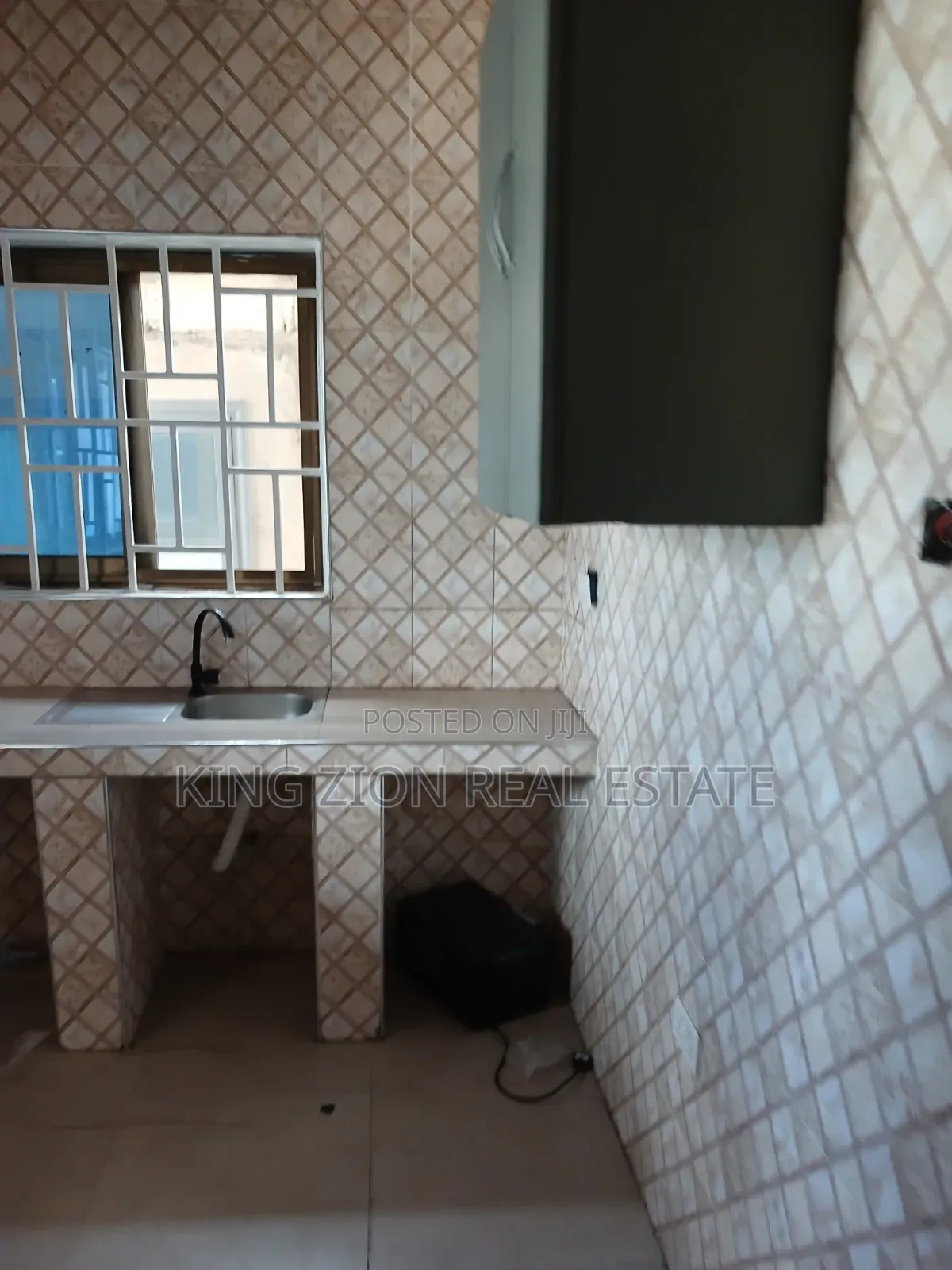 2bdrm Apartment in Awoshie, Odorgonno for rent