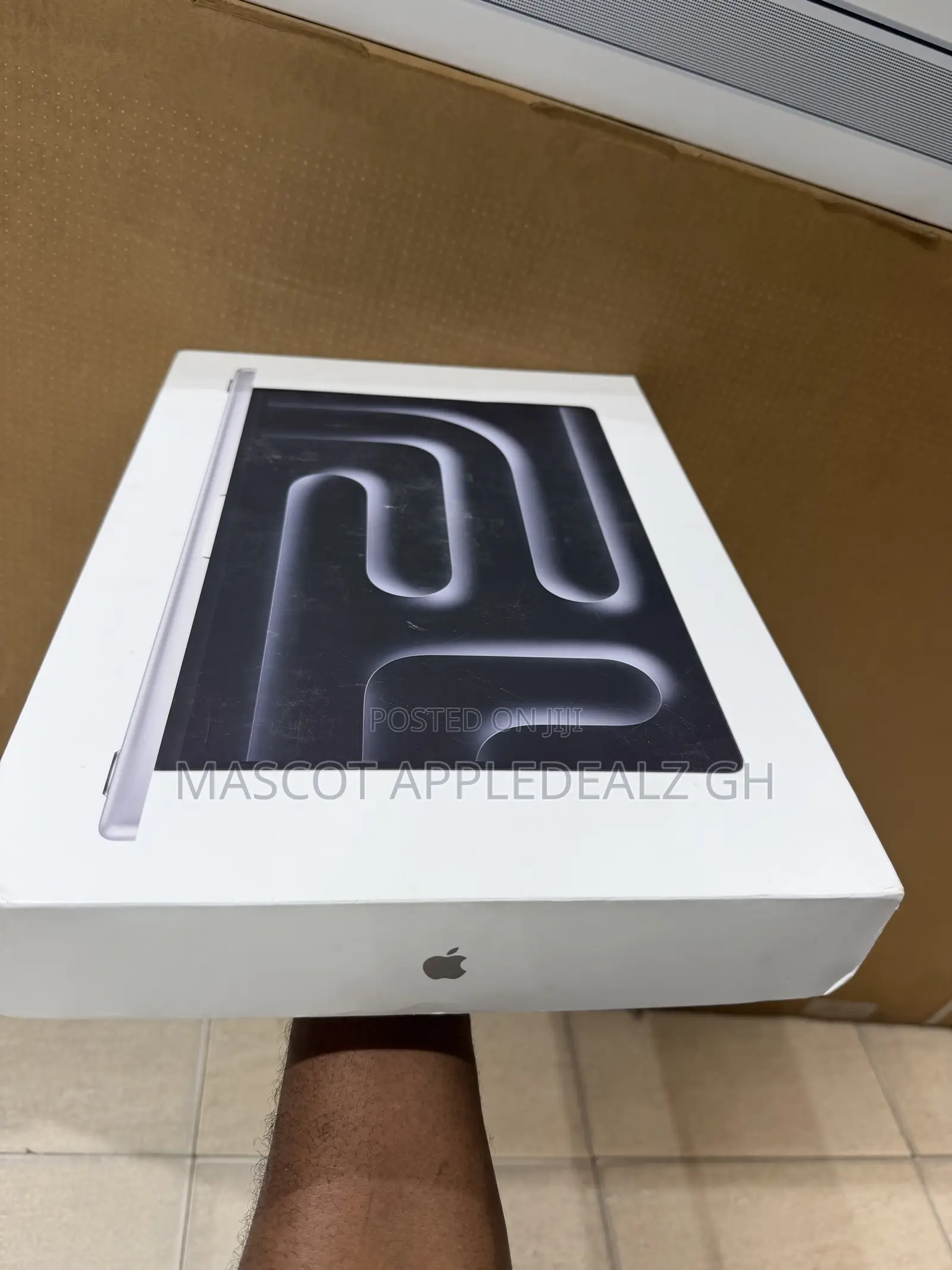 New Laptop Apple MacBook Pro 2025 M5 24GB Apple M5 Pro SSD 1T