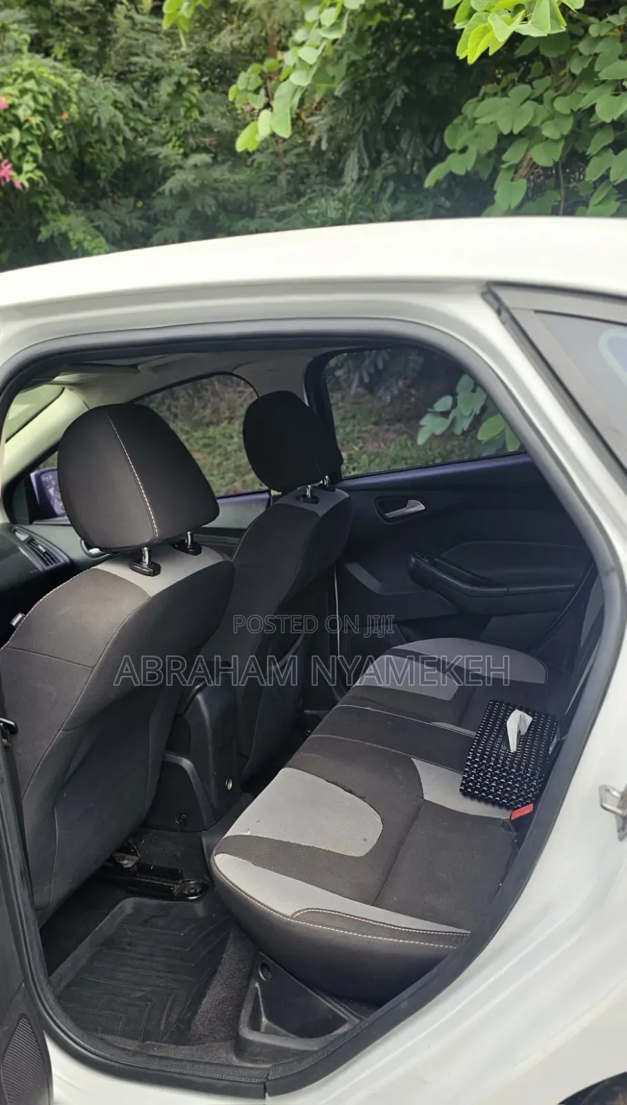 Ford Focus SE Sedan FWD (2.0L 4cyl 5M) 2012 White