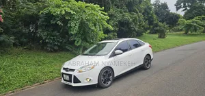 Ford Focus SE Sedan FWD (2.0L 4cyl 5M) 2012 White