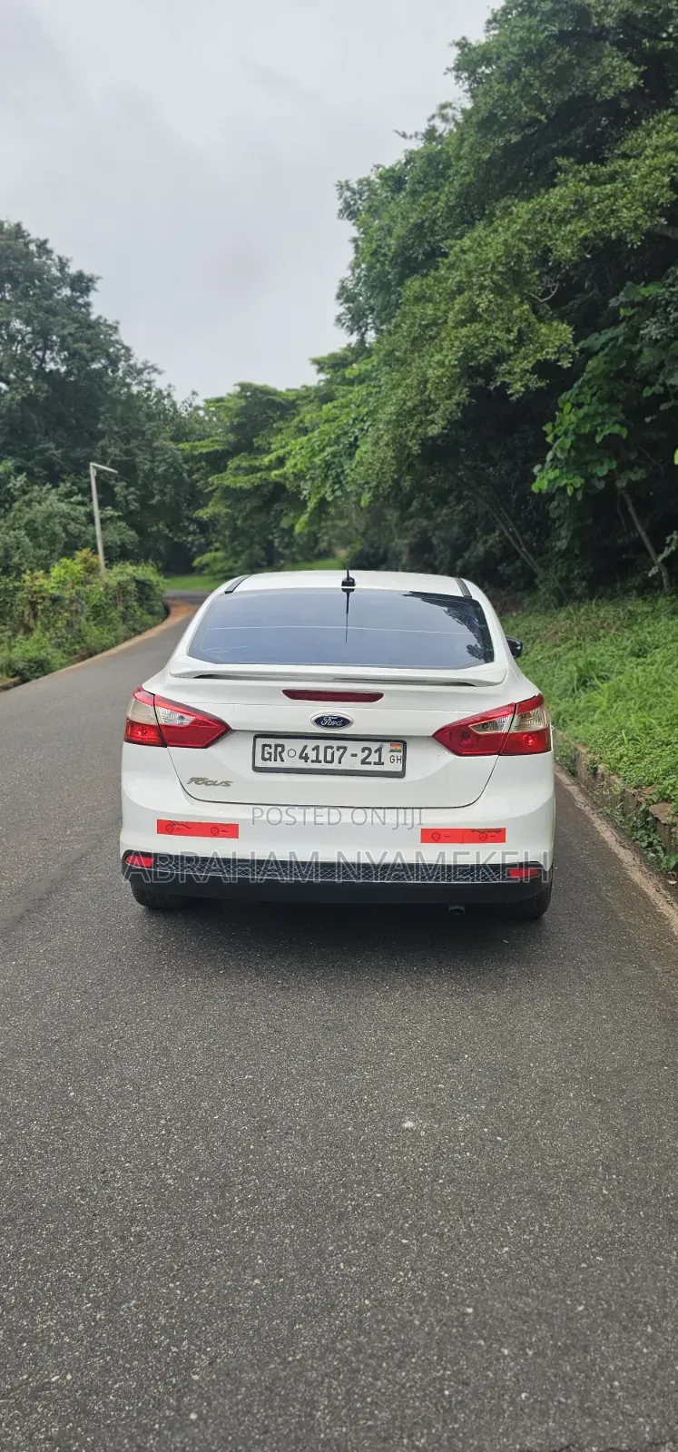 Ford Focus SE Sedan FWD (2.0L 4cyl 5M) 2012 White