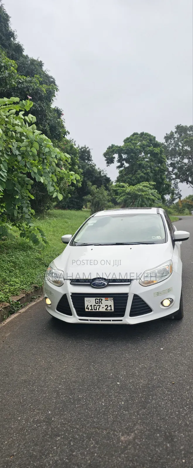Ford Focus SE Sedan FWD (2.0L 4cyl 5M) 2012 White