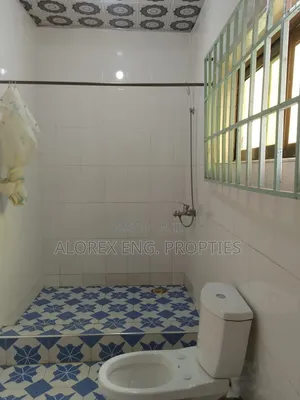 3bdrm House in Self Compound, Lake Side Estate for rent