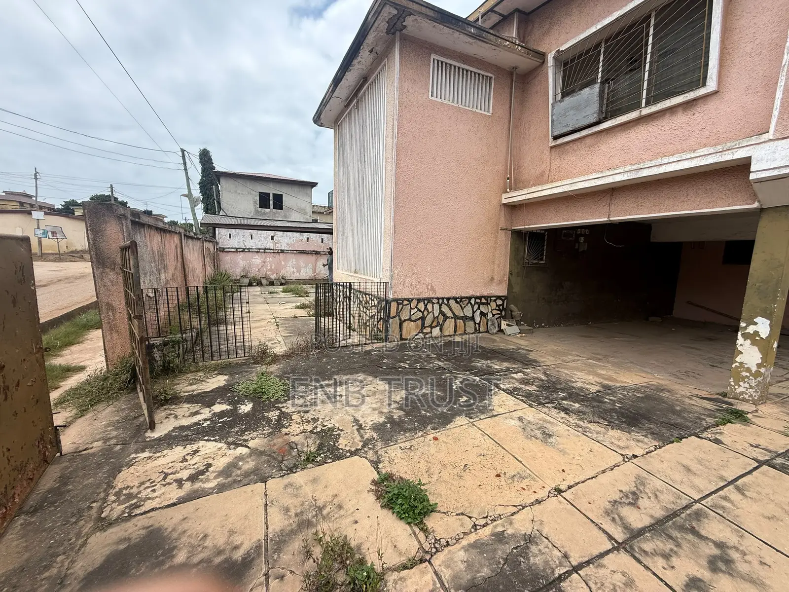 5bdrm Duplex in Lartebiokorshie for sale