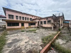 5bdrm Duplex in Lartebiokorshie for sale