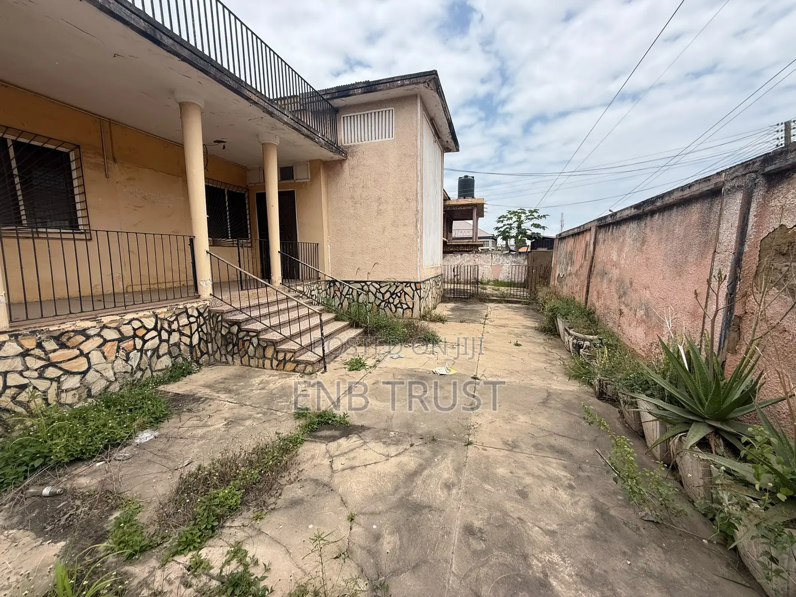 5bdrm Duplex in Lartebiokorshie for sale