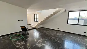 4bdrm House in Roundabout, Tantra Hills for sale