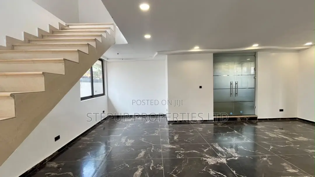 4bdrm House in Roundabout, Tantra Hills for sale