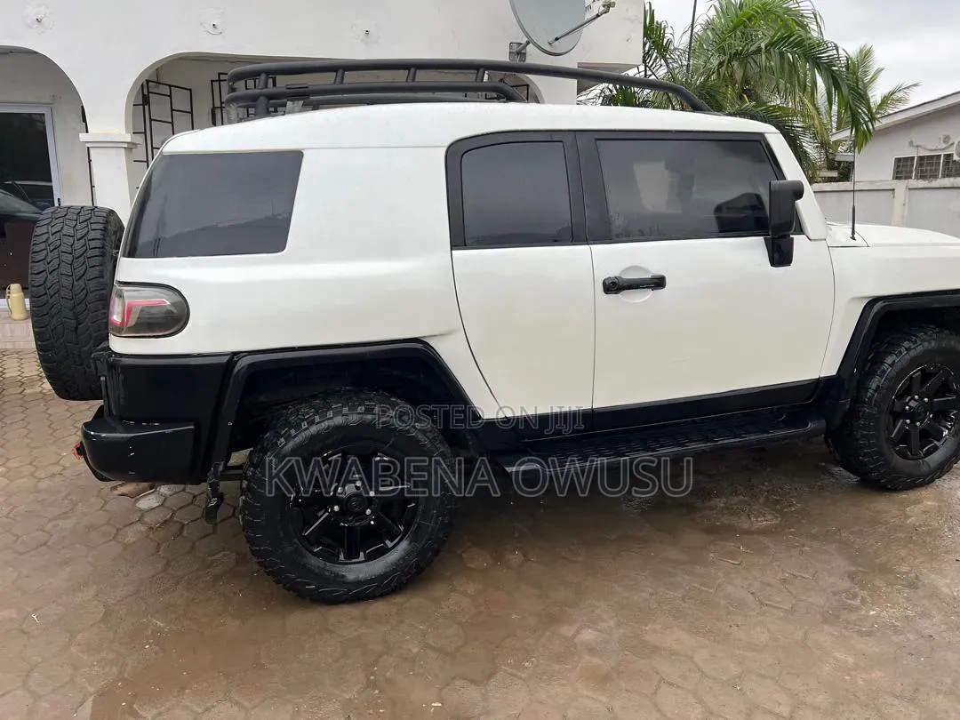 Toyota FJ Cruiser 2010 White