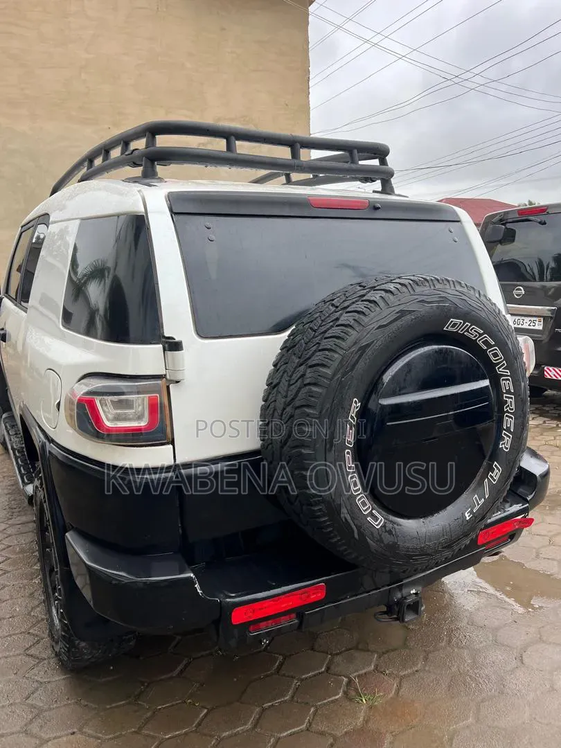 Toyota FJ Cruiser 2010 White