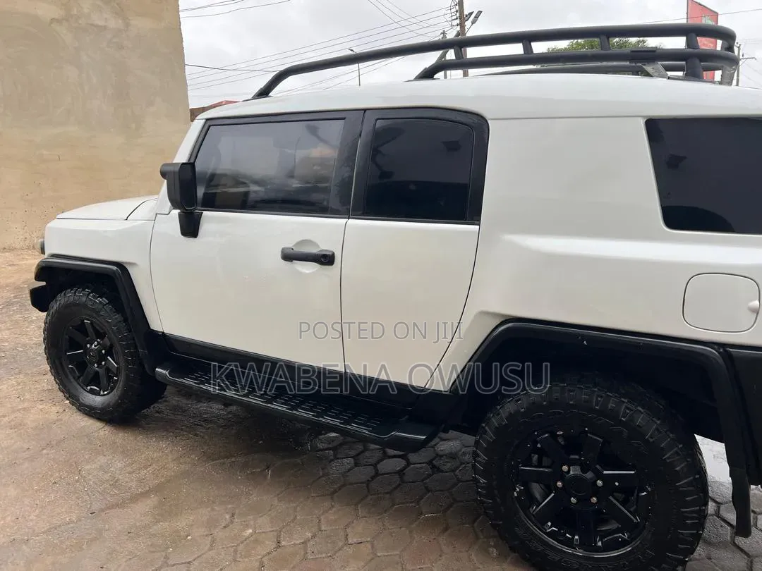 Toyota FJ Cruiser 2010 White
