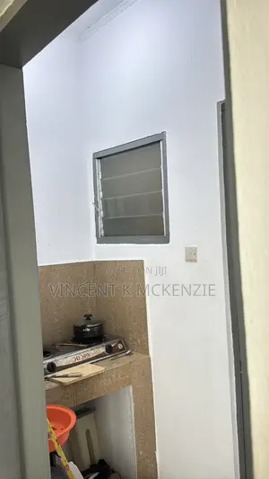 1bdrm Block of Flats in American House for rent