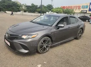 Toyota Camry SE FWD (2.5L 4cyl 8AM) 2018 Silver