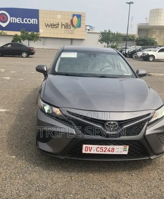 Toyota Camry SE FWD (2.5L 4cyl 8AM) 2018 Silver